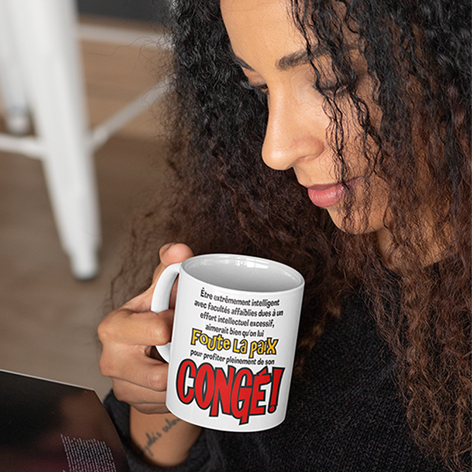 Une tasse humoristique en français de notre Collection Vacances: Foute la paix!