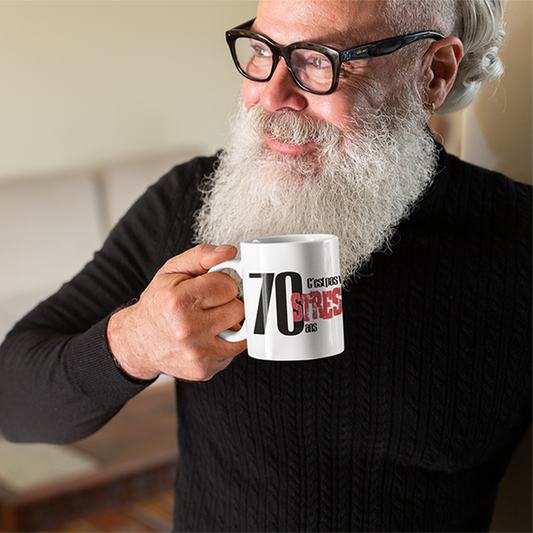 Une tasse pour la Fête d'une personne de 70 ans de notre Collection Anniversaire: 70 ans c'est pas vieux.