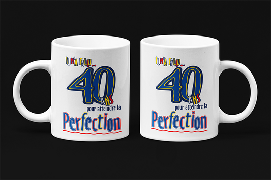 Une tasse pleine d'humour en français de notre Collection Anniversaire: 40 ans pour atteindre la perfection.